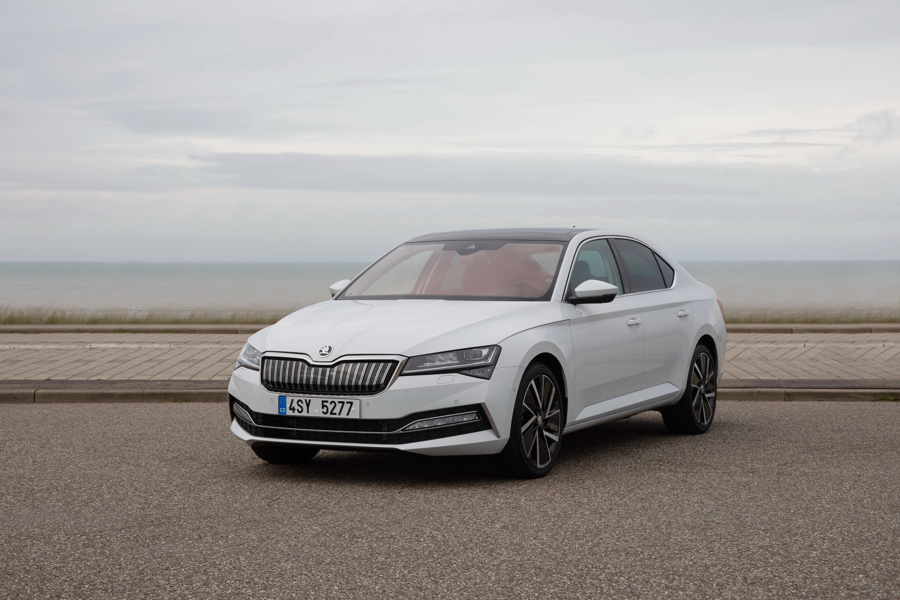 Plug in outlet hybrid skoda superb